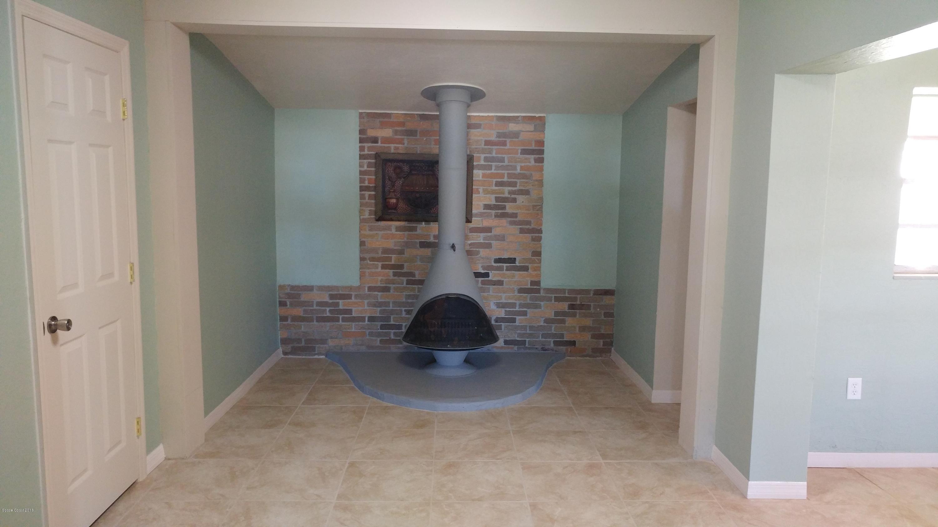 1961 Nottingham Road Melbourne, FL 32935 - Photo 13 of 19 1125160942