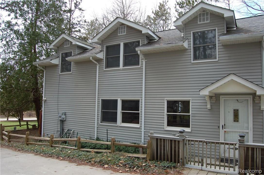 2695 East Snell Road Rochester, MI 48306 - Photo 39 of 40 Side View of Home