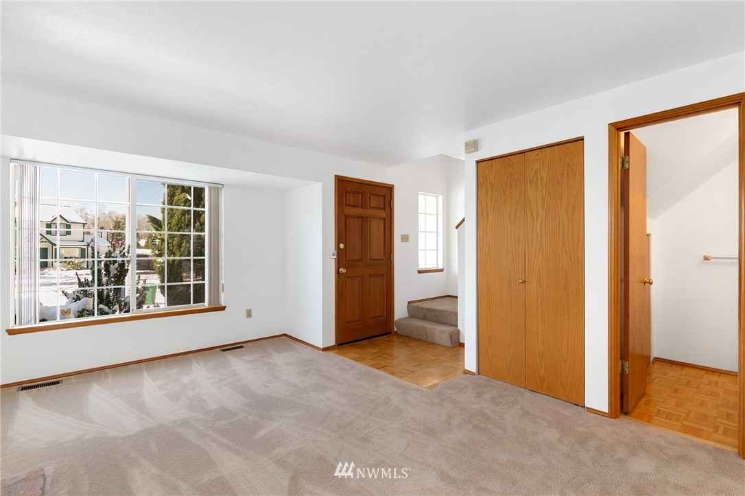 2008 Aberdeen Place Northeast Renton, WA 98056 - Photo 5 of 22 Gallery Image 5