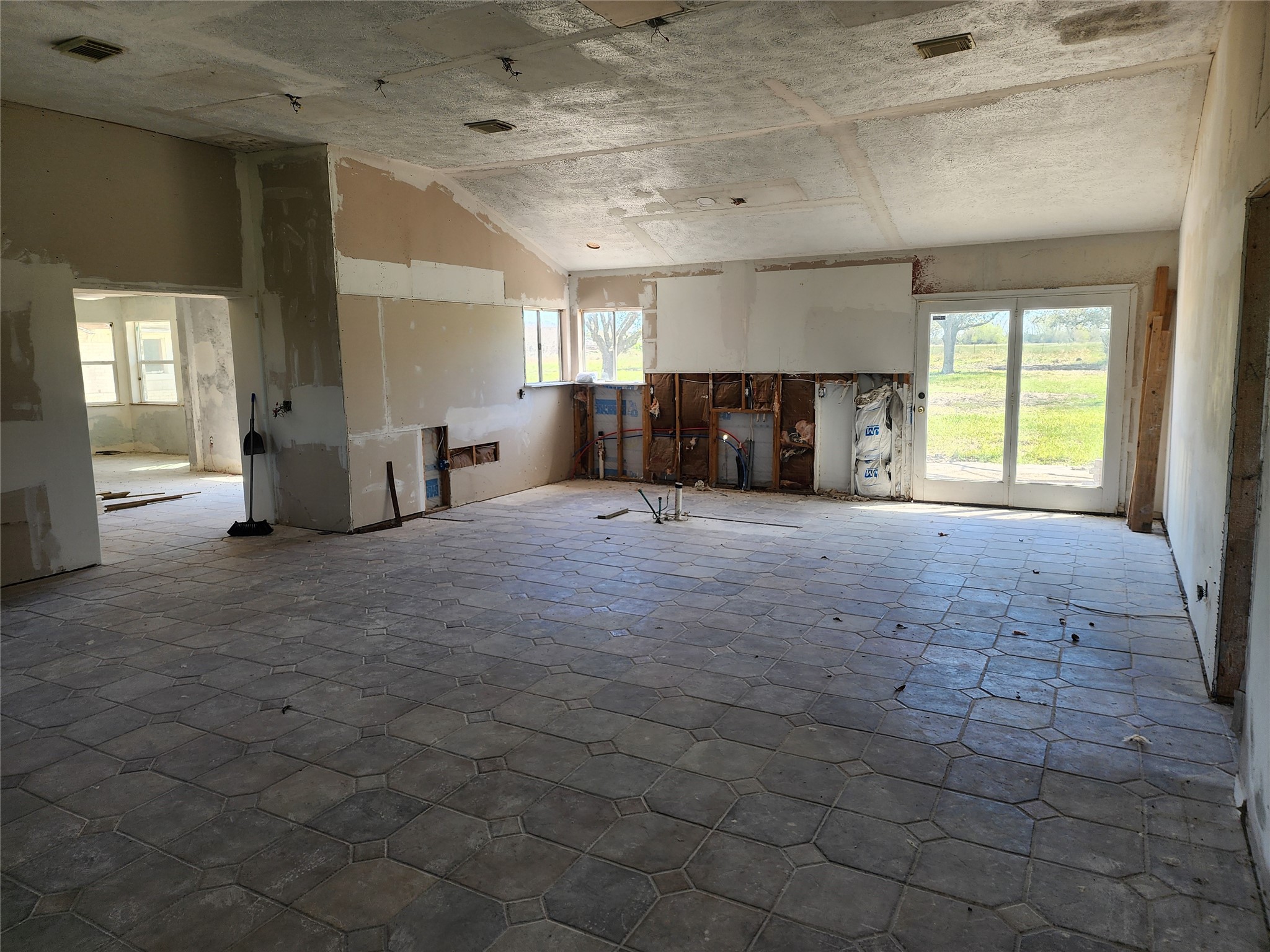 1118 County Road 47 Angleton, TX 77515 - Photo 2 of 23