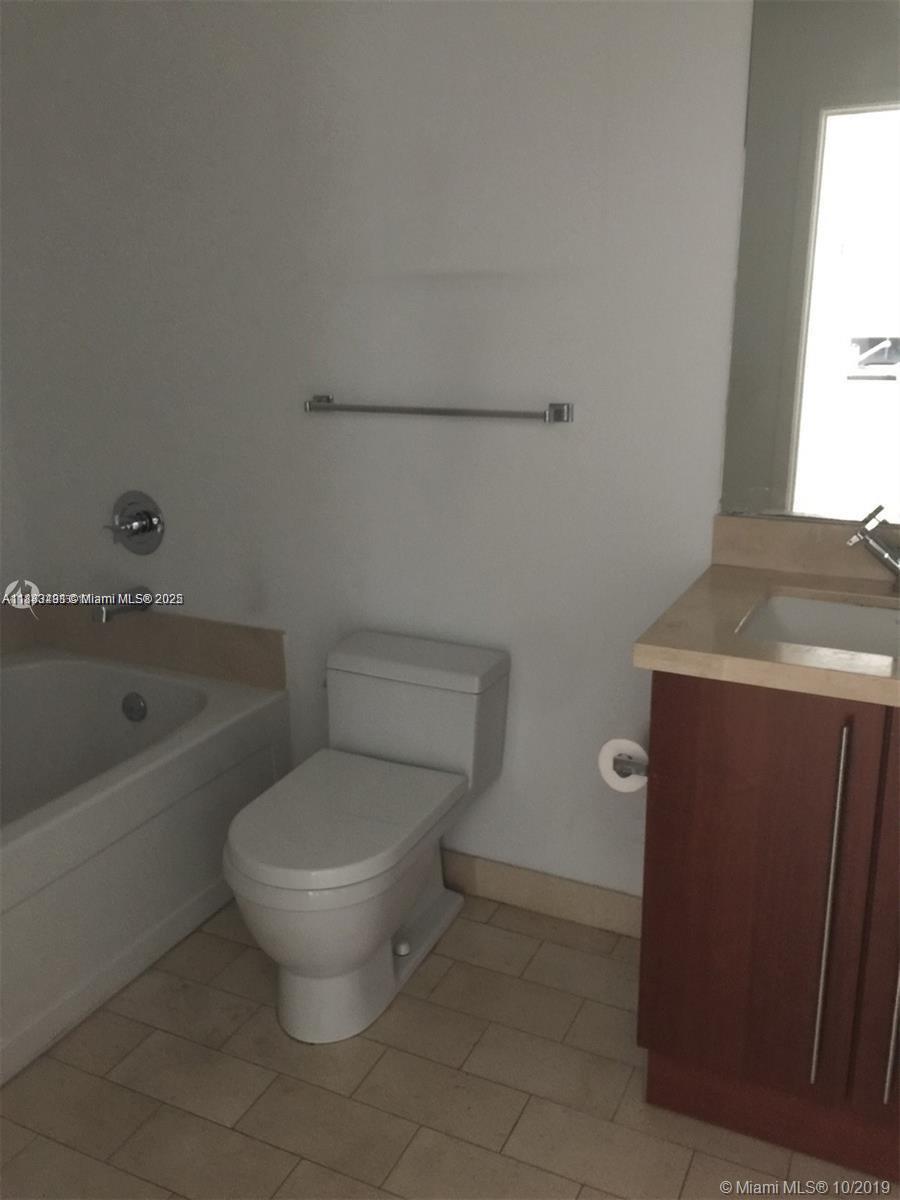 1111 Southwest 1st Avenue, Unit 1724N Miami, FL 33130 - Photo 16 of 17 a bathroom with a toilet and a bathtub