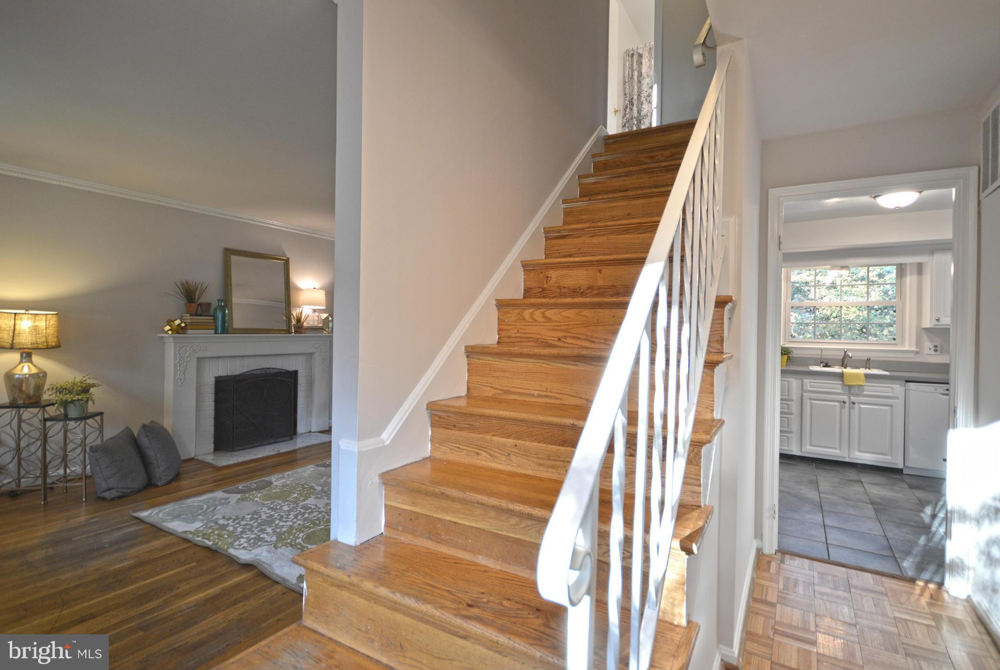 8704 Fox Ridge Road Springfield, VA 22152 - Photo 12 of 29 Foyer