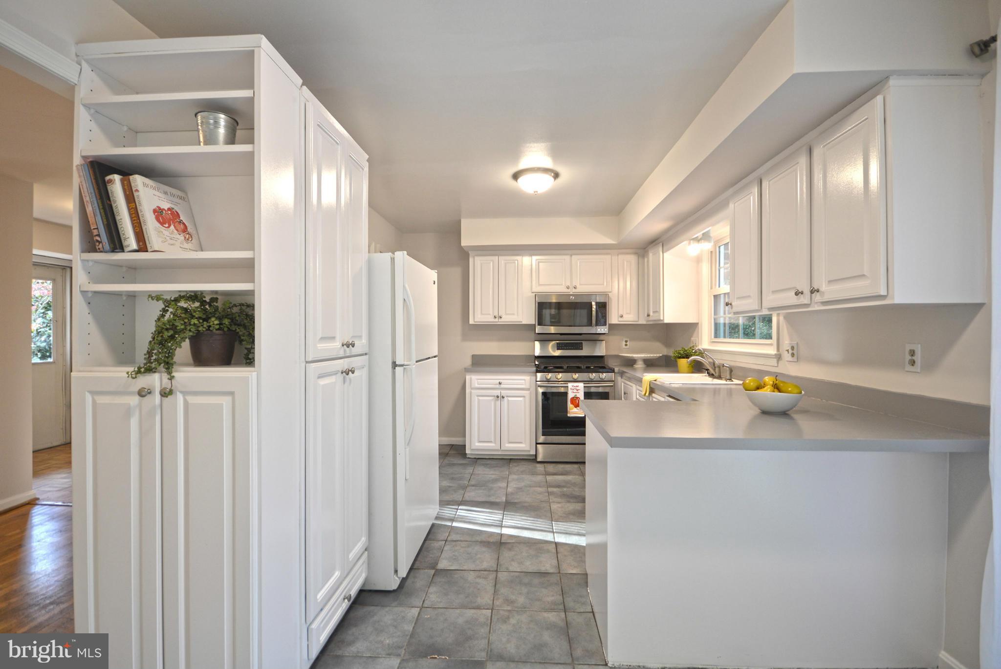 8704 Fox Ridge Road Springfield, VA 22152 - Photo 4 of 29 Kitchen
