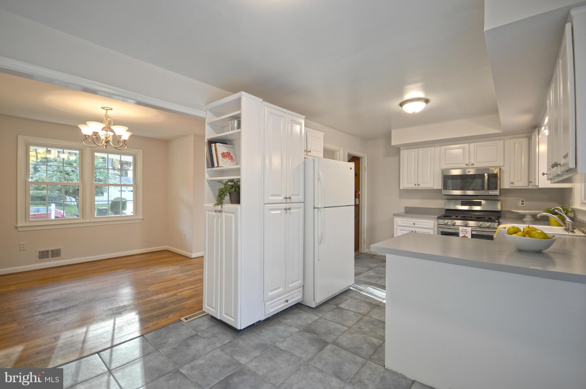 8704 Fox Ridge Road Springfield, VA 22152 - Photo 5 of 29 Kitchen/Dining