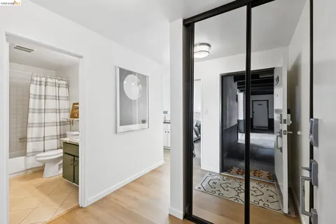 $300,000 | 5 Embarcadero, Unit 129, Oakland, CA 94607