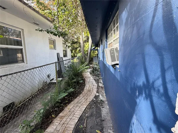 $1,400 | 287 Northeast 118th Terrace, Unit D, Miami, FL 33161