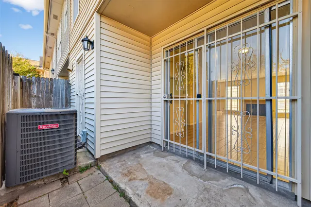 $140,000 | 3100 Jeanetta Street, Unit 1004, Houston, TX 77063