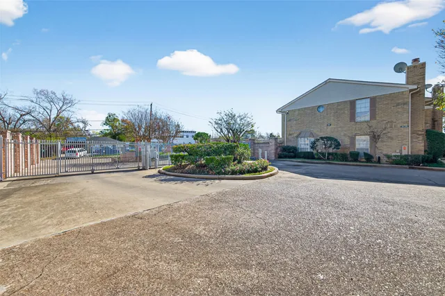 $140,000 | 3100 Jeanetta Street, Unit 1004, Houston, TX 77063