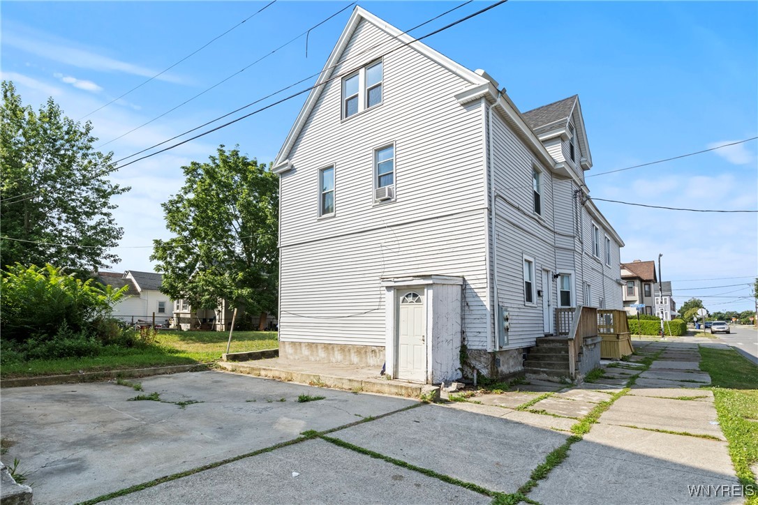 877 Prospect Avenue Buffalo, NY 14213 - Photo 7 of 39