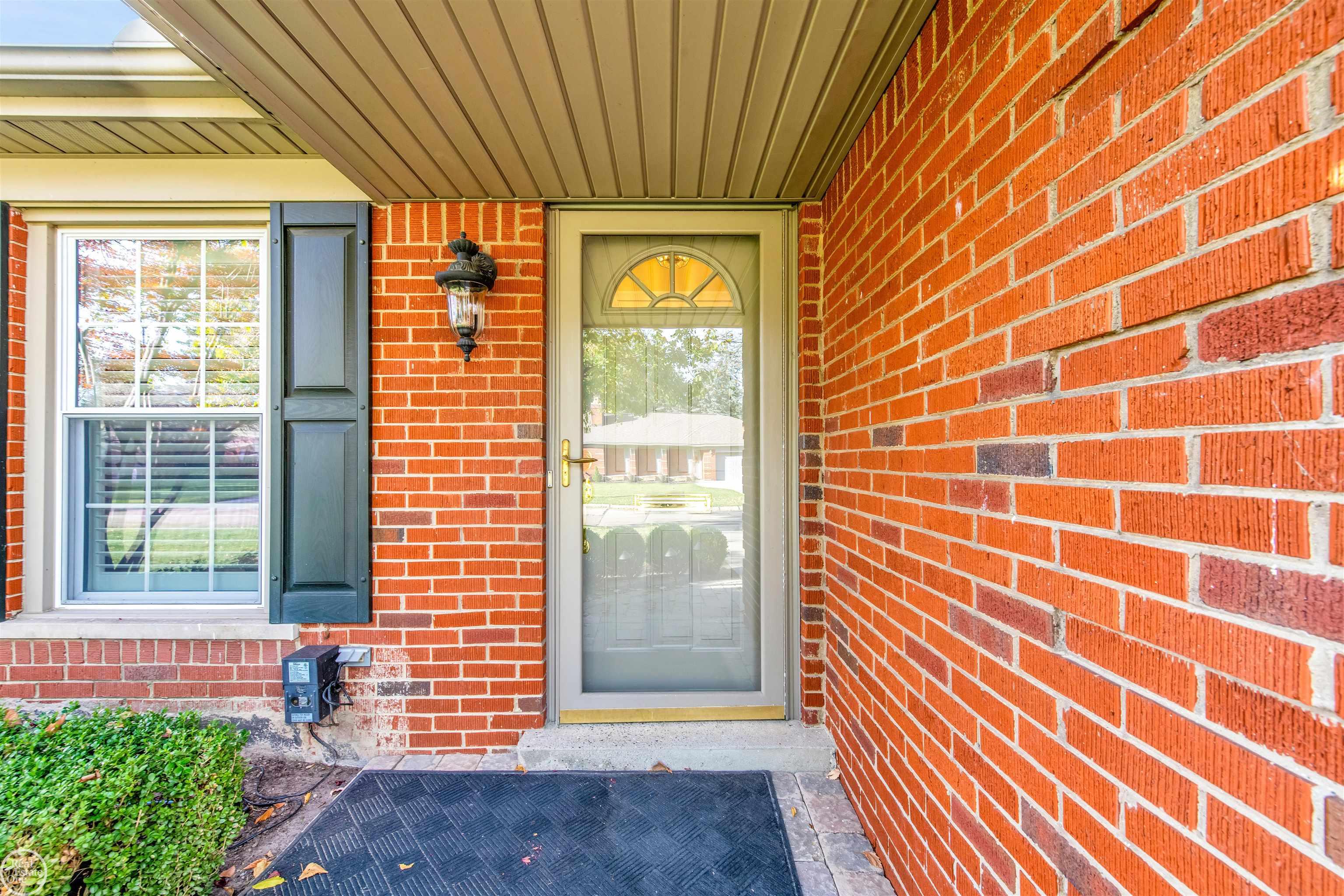 861 Shoreham Road Grosse Pointe, MI 48236 - Photo 5 of 53 50127110-4.JPG