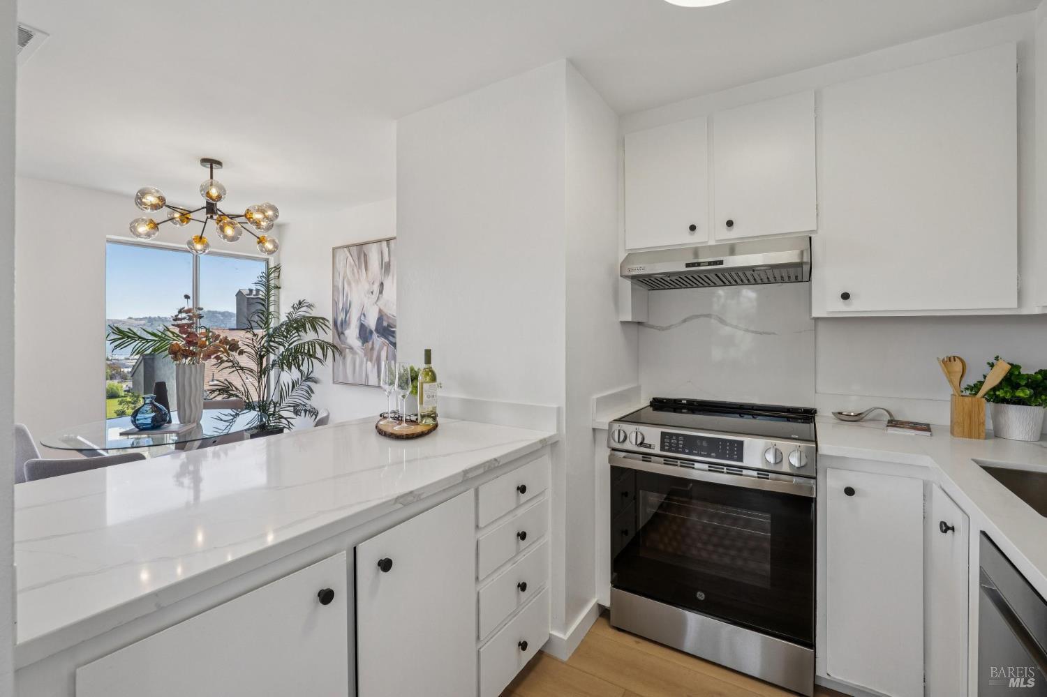 94 Anchorage Road Sausalito, CA 94965 - Photo 17 of 38