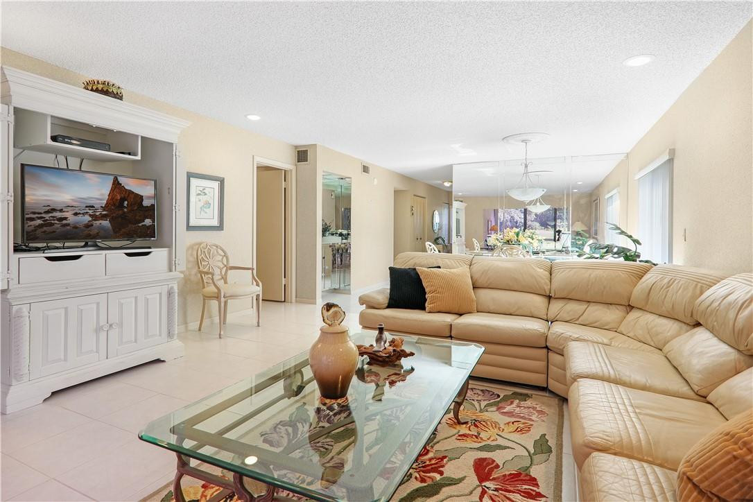 7956 Eastlake Drive, Unit A Boca Raton, FL 33433 - Photo 12 of 24 Living Room