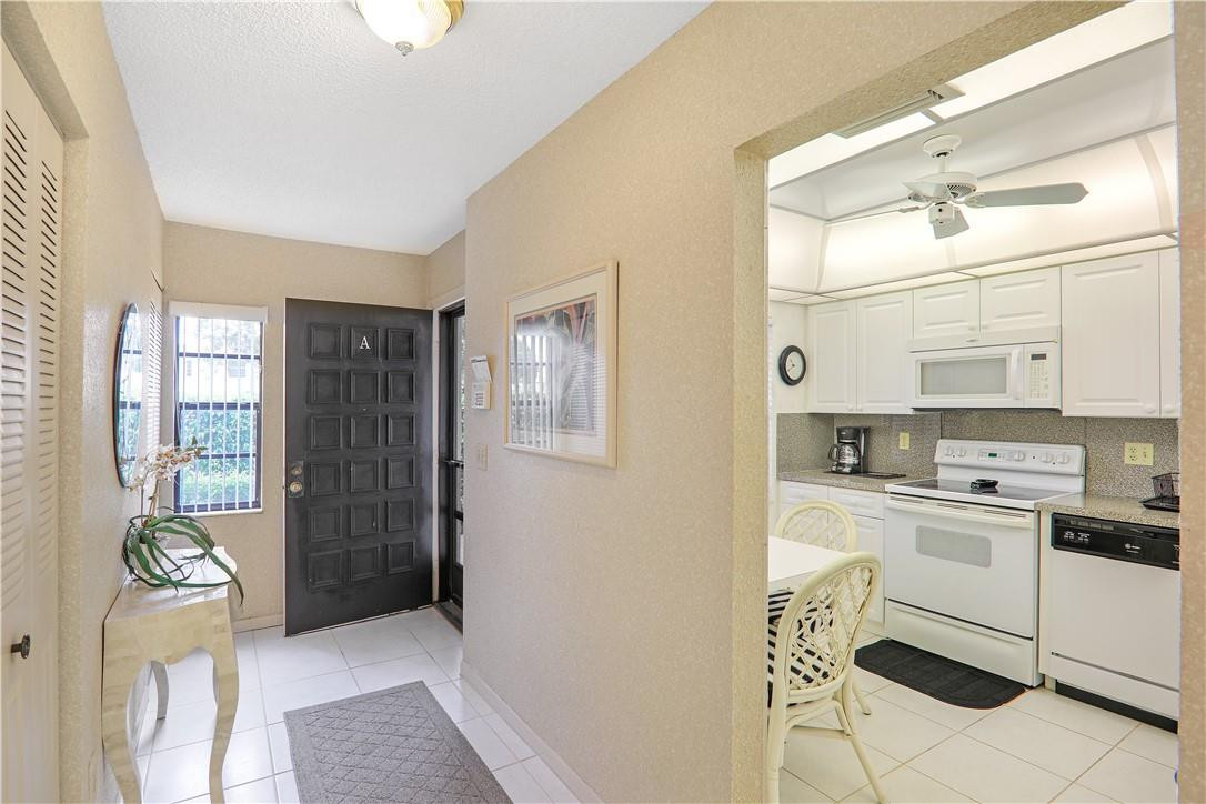 7956 Eastlake Drive, Unit A Boca Raton, FL 33433 - Photo 4 of 24 Entry