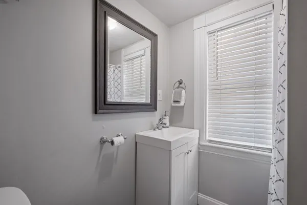 $1,950 | 526 Hevey Street, Unit 2, Manchester, NH 03102