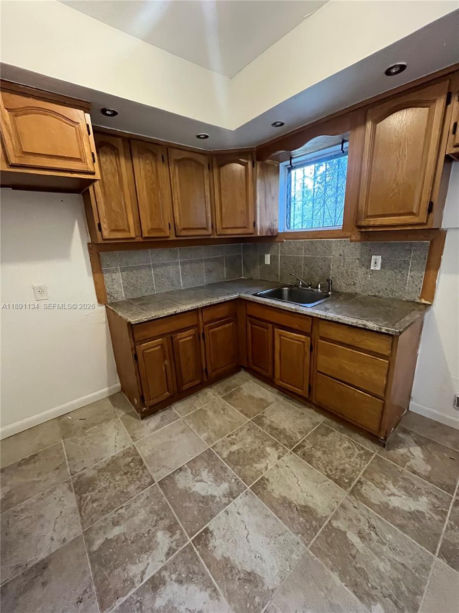 1043 Northwest 75th Street Miami, FL 33150 - Photo 6 of 11