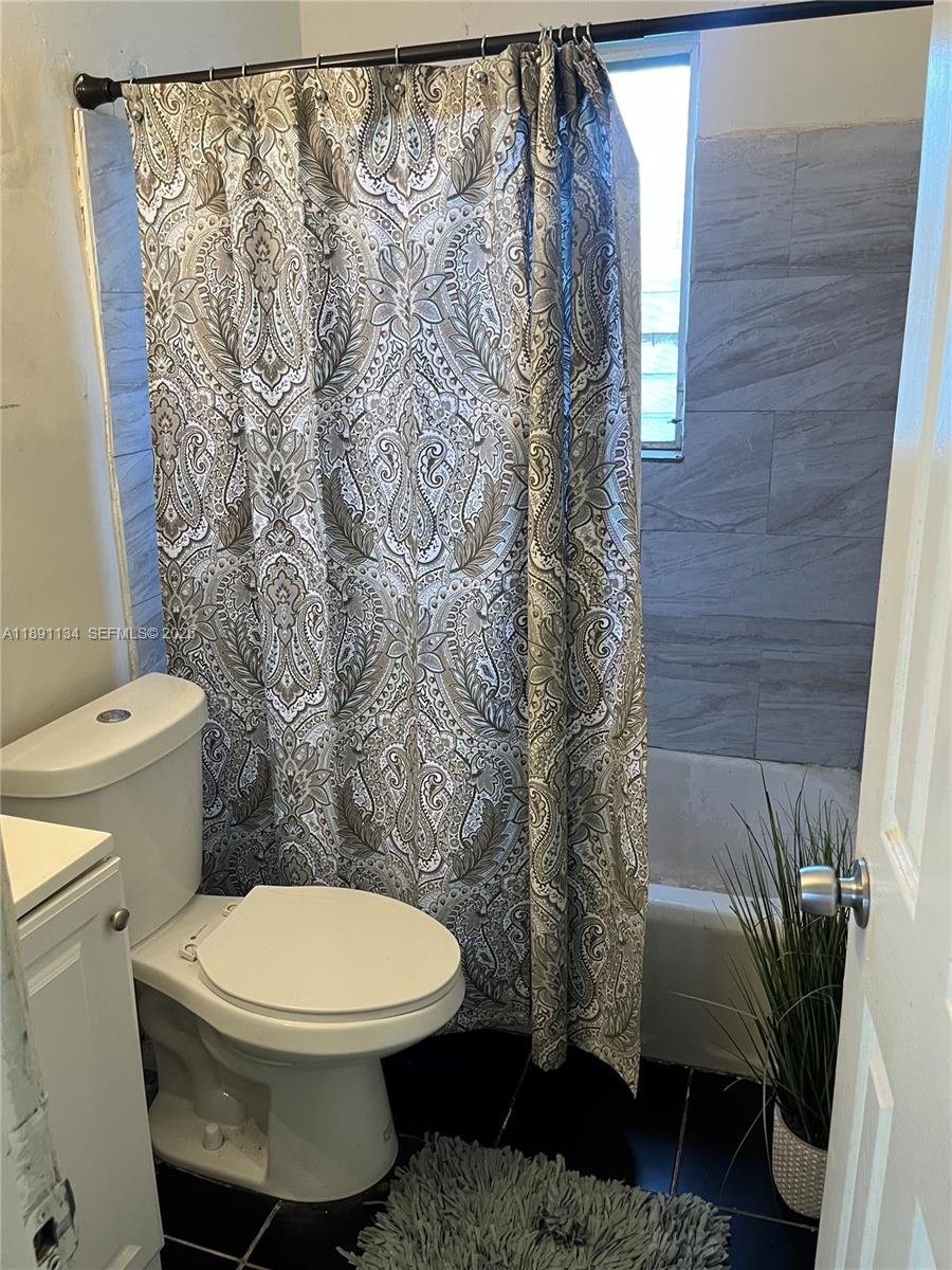 1043 Northwest 75th Street Miami, FL 33150 - Photo 8 of 11