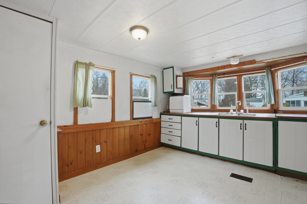 17 Conestoga Trail Brookfield, MA 01506 - Photo 8 of 20 a room with window