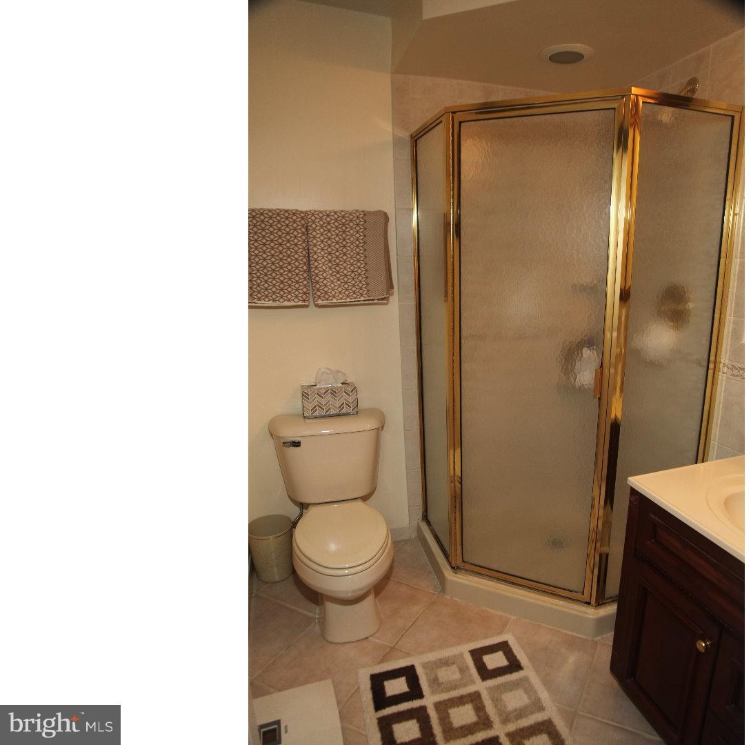 296 Bloomfield Road Warminster, PA 18974 - Photo 17 of 24 Master Bathroom