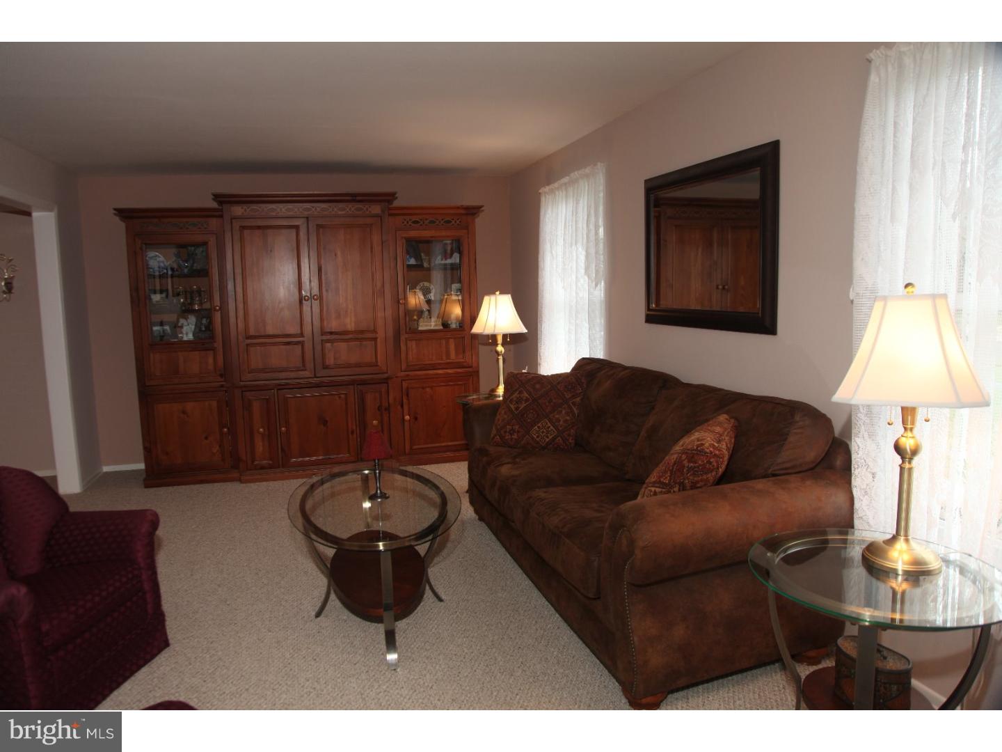296 Bloomfield Road Warminster, PA 18974 - Photo 5 of 24 Living Room