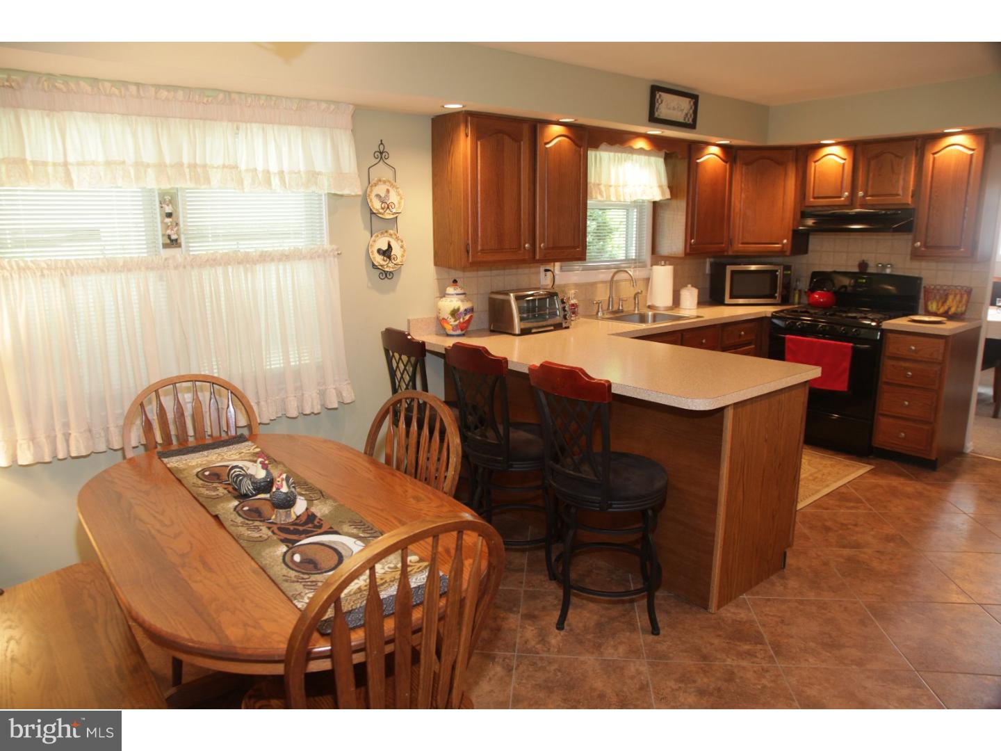 296 Bloomfield Road Warminster, PA 18974 - Photo 9 of 24 Kitchen