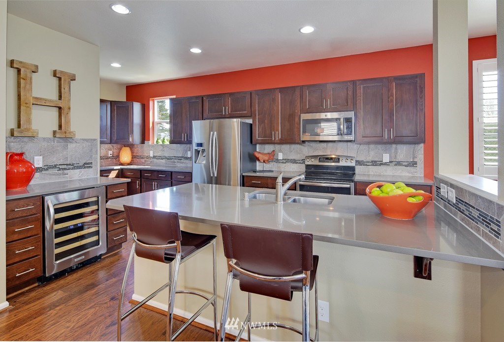 6630 High Point Drive Southwest Seattle, WA 98126 - Photo 6 of 20 Gallery Image 6