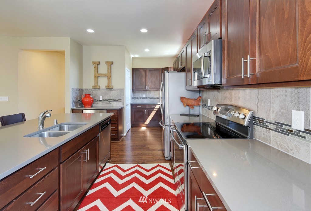 6630 High Point Drive Southwest Seattle, WA 98126 - Photo 7 of 20 Gallery Image 7