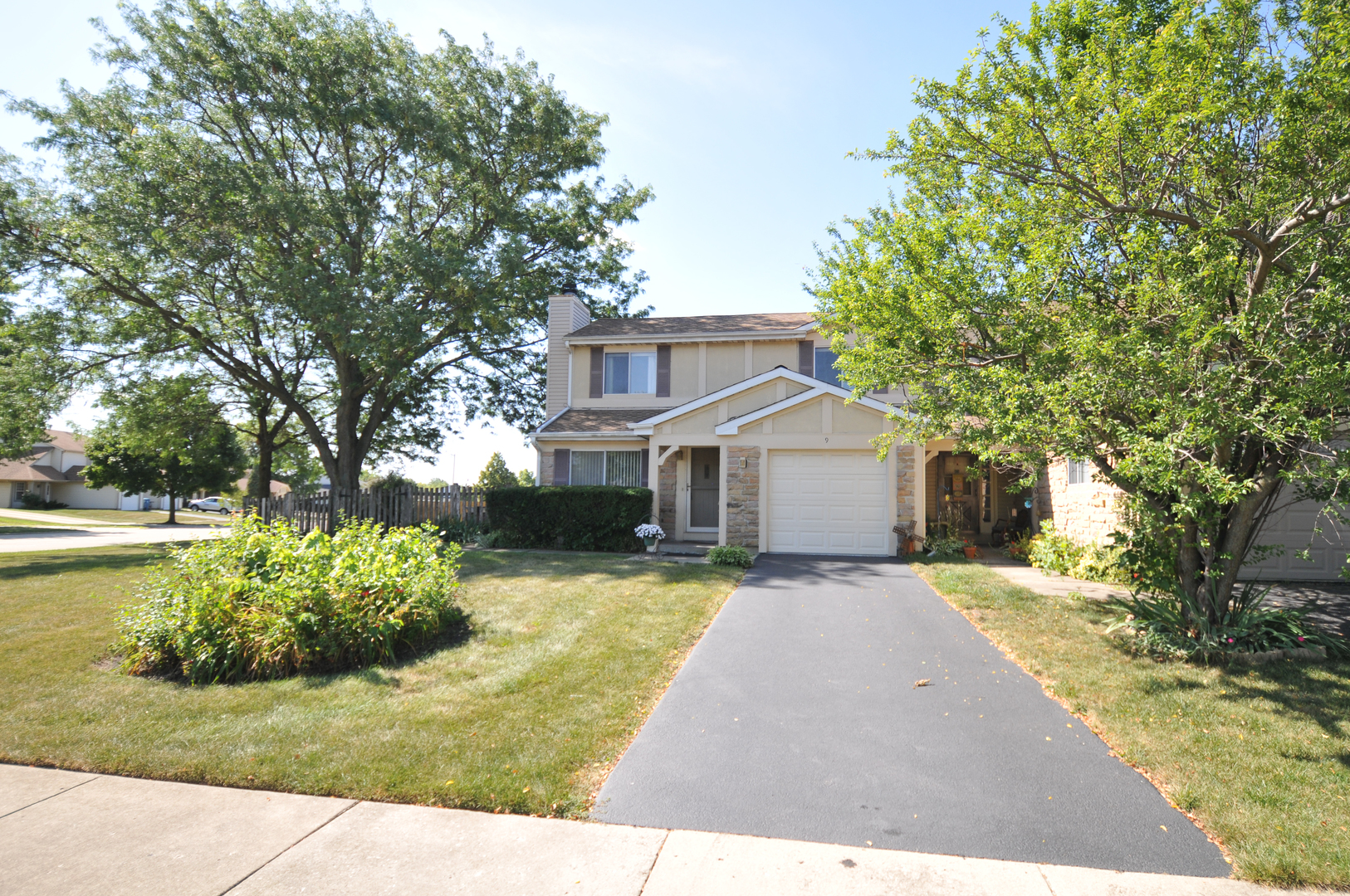 9 Brittany Lane Glendale Heights, IL 60139 - Photo 3 of 25