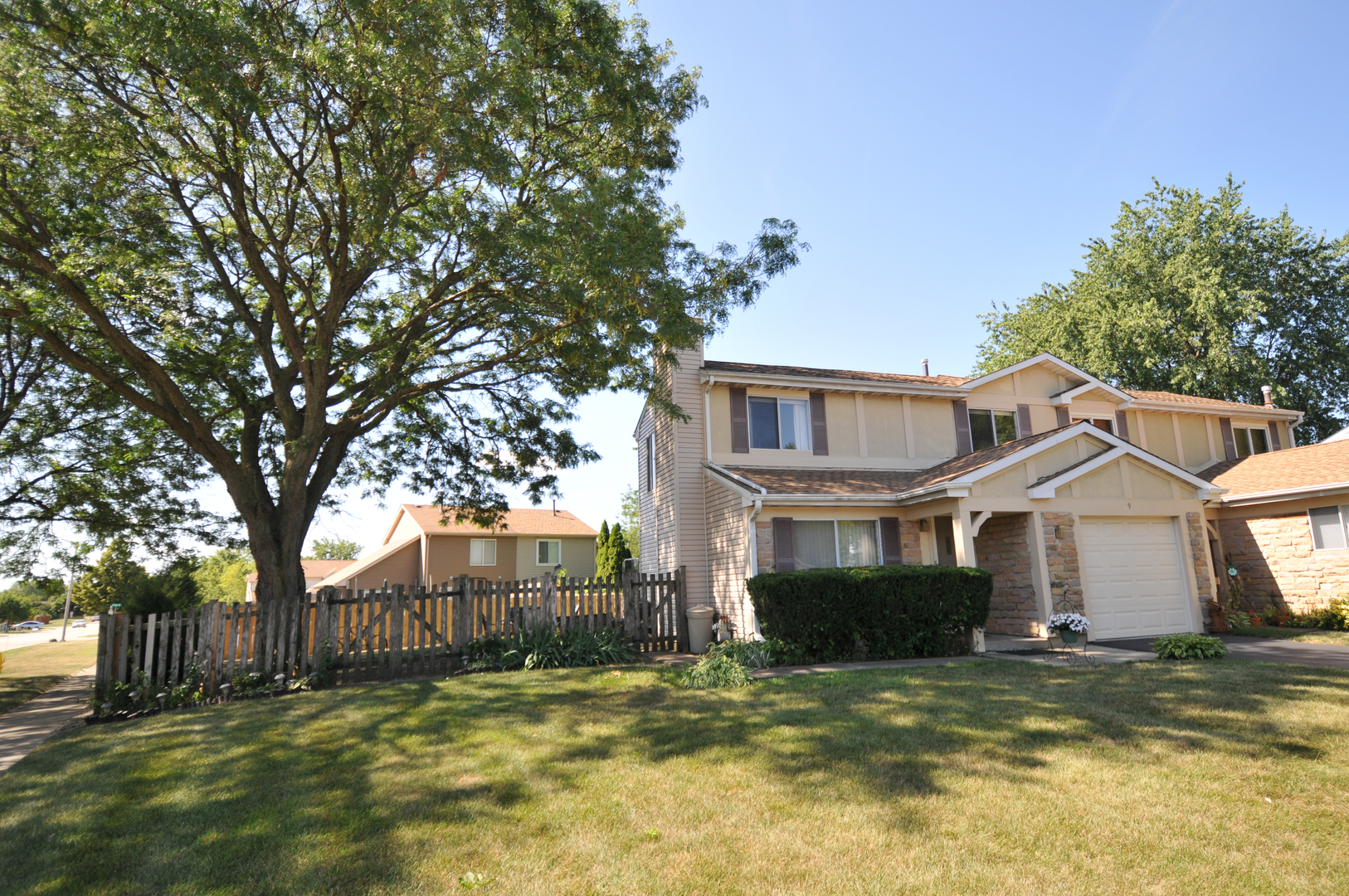 9 Brittany Lane Glendale Heights, IL 60139 - Photo 4 of 25