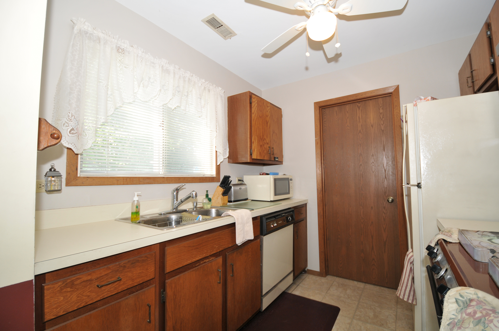 9 Brittany Lane Glendale Heights, IL 60139 - Photo 10 of 25