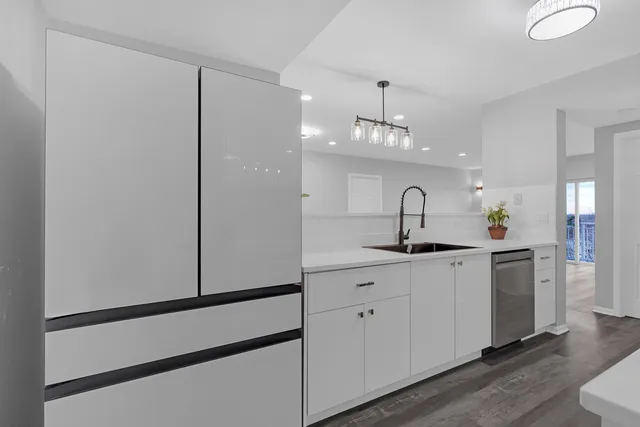 $350,000 | 6560 West Diversey Avenue, Unit 610, Chicago, IL 60707