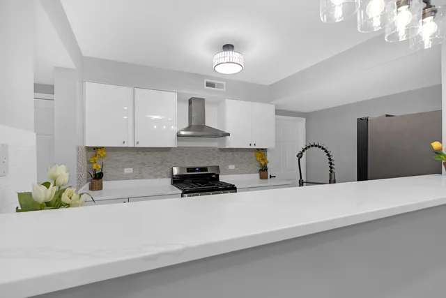 $350,000 | 6560 West Diversey Avenue, Unit 610, Chicago, IL 60707