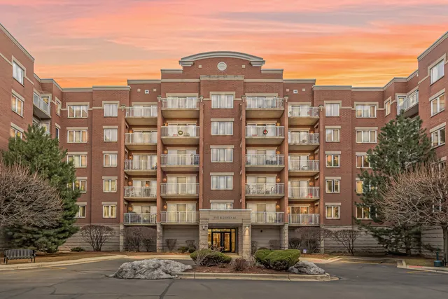 $350,000 | 6560 West Diversey Avenue, Unit 610, Chicago, IL 60707