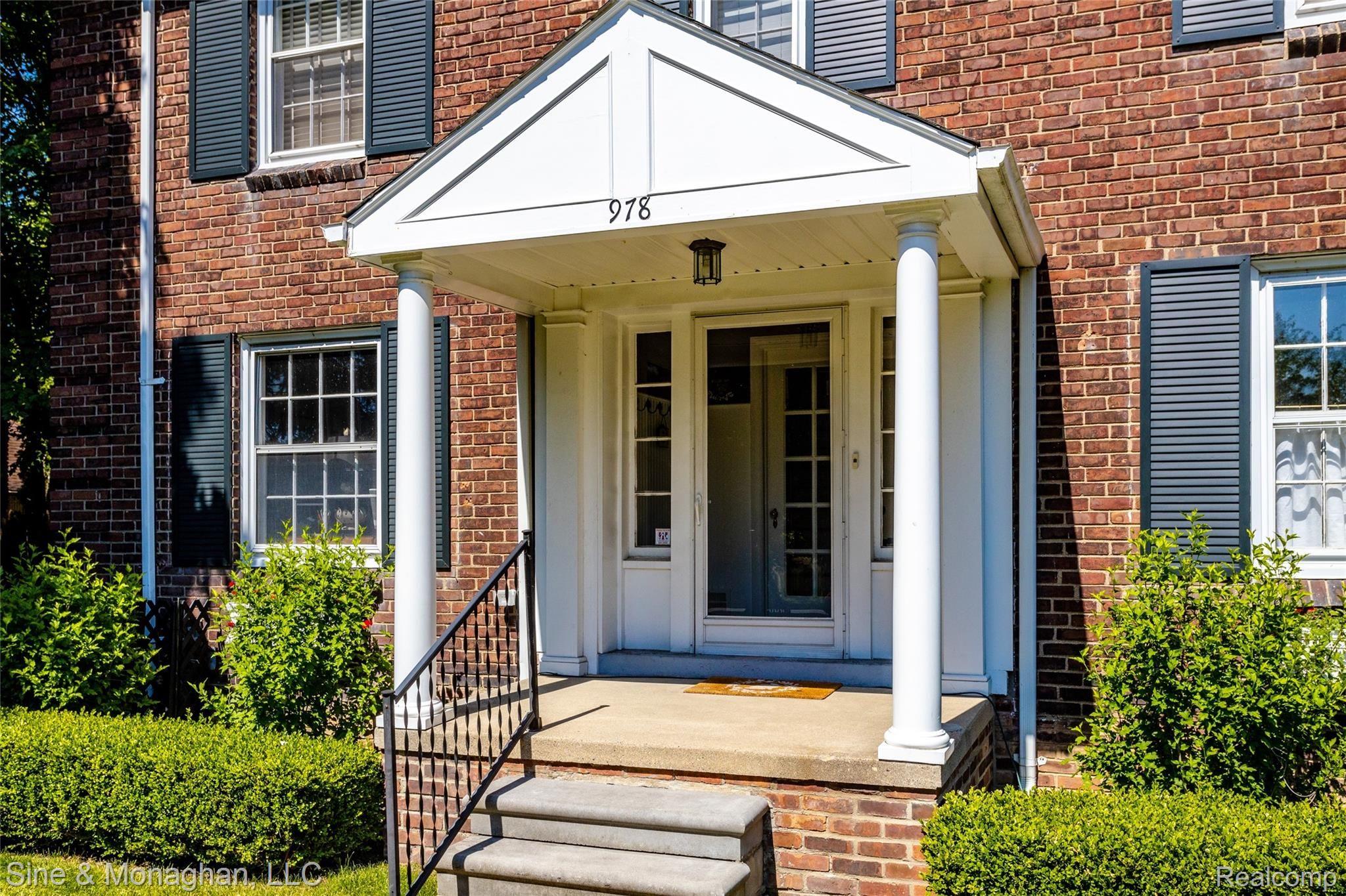 978 Westchester Road Grosse Pointe, MI 48230 - Photo 2 of 48 978 Westchester L004.jpg