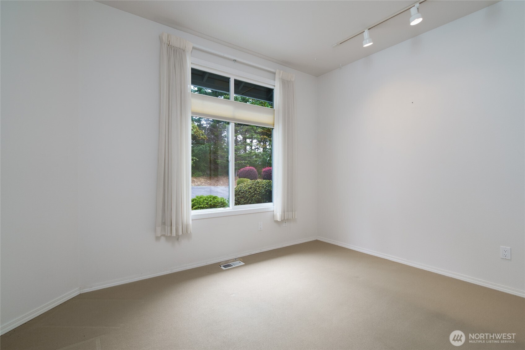 3817 Ridgetop Anacortes, WA 98221 - Photo 10 of 31 Gallery Image 10