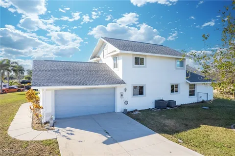 a view of residential houses with outdoor space