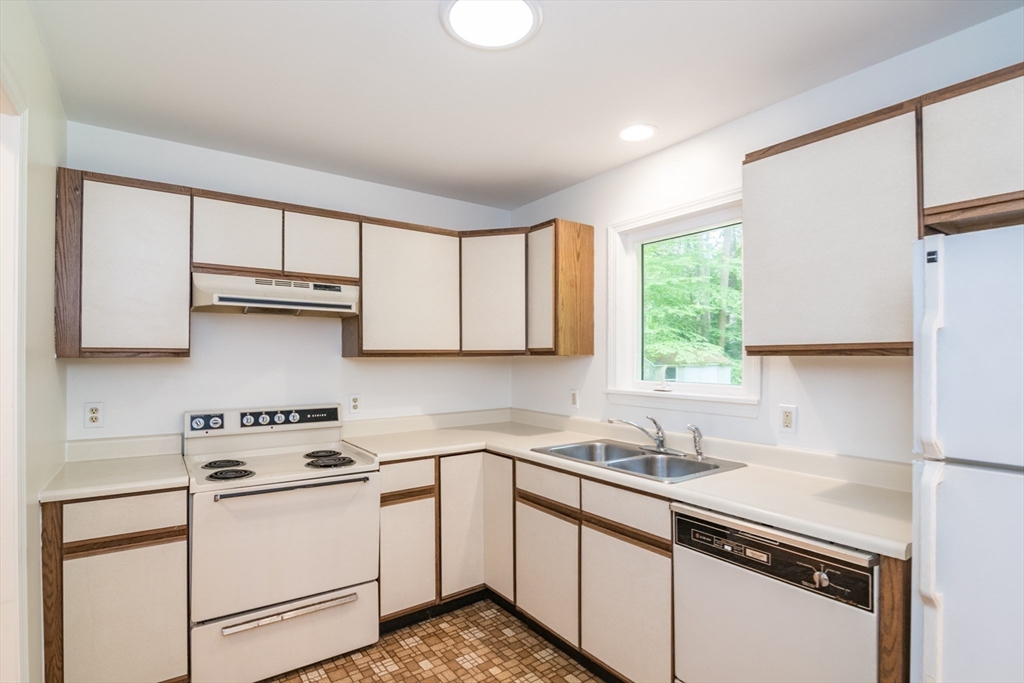91 Gulf Road Belchertown, MA 01007 - Photo 11 of 39 Gallery Image 11