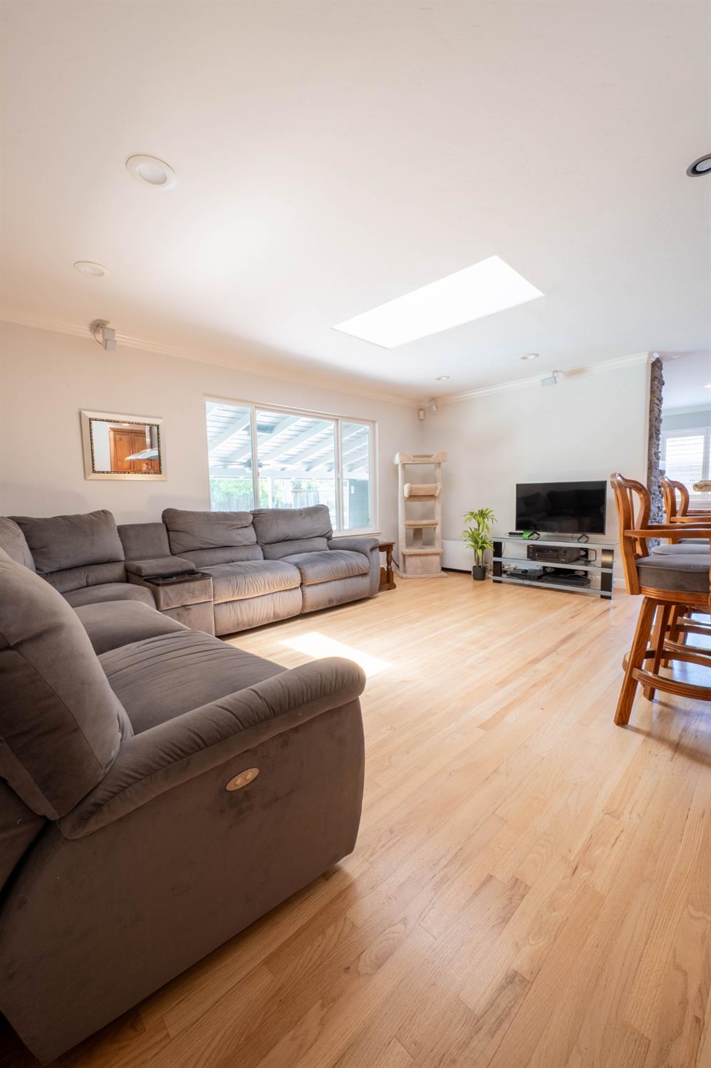 4530 Bela Way Carmichael, CA 95608 - Photo 36 of 36 A bright, welcoming, open floor plan.