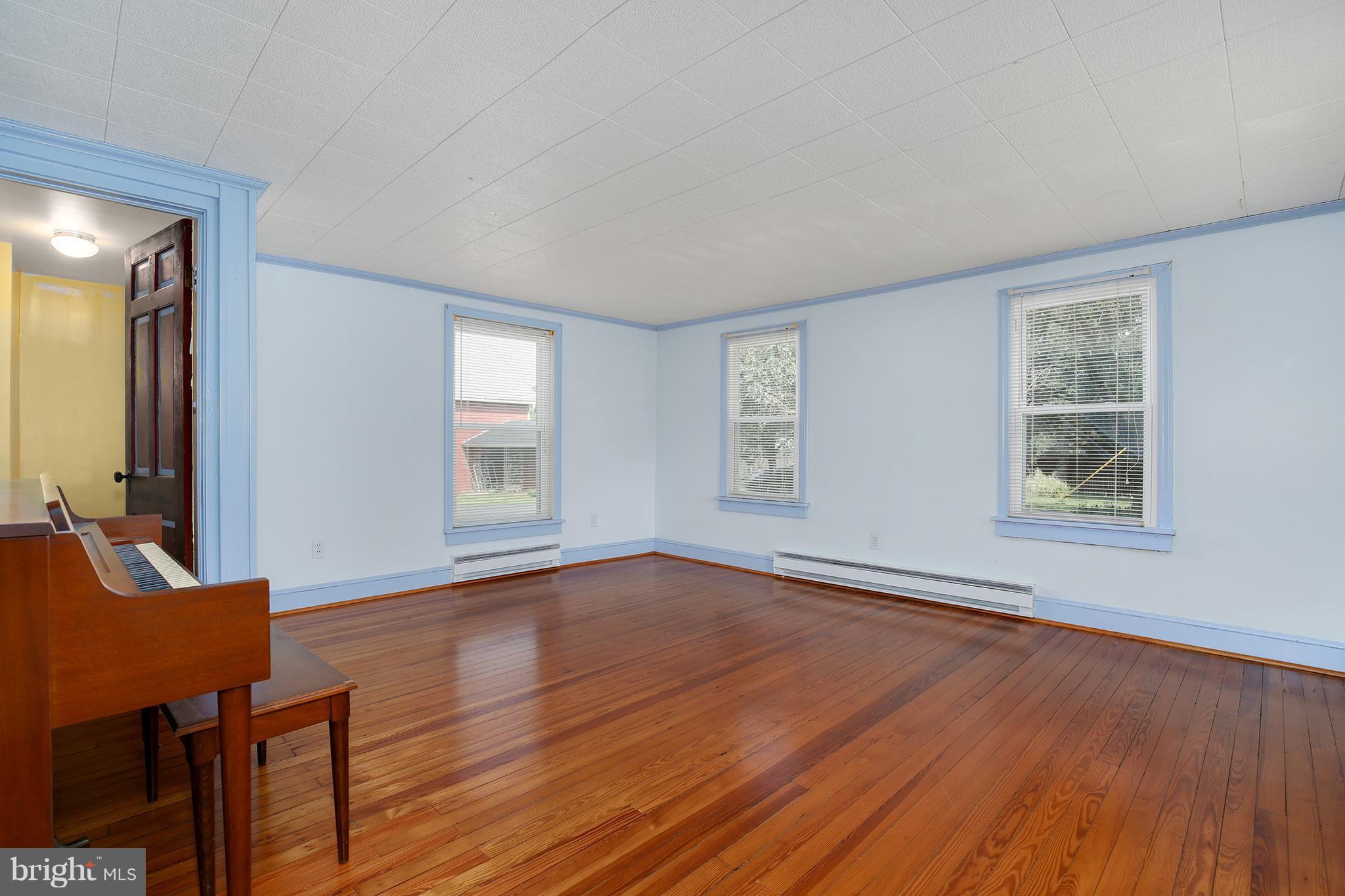 410 North Clear Ridge Road Union Bridge, MD 21791 - Photo 5 of 28 Dining Room