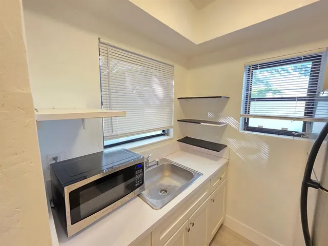 $1,249,900 | 560 Northeast 15th Avenue, Fort Lauderdale, FL 33301