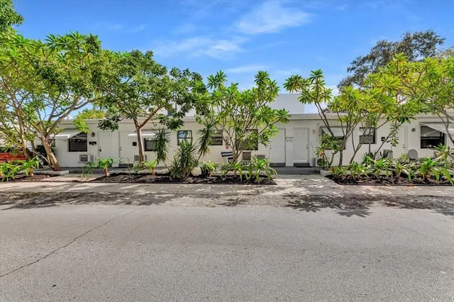 $1,249,900 | 560 Northeast 15th Avenue, Fort Lauderdale, FL 33301