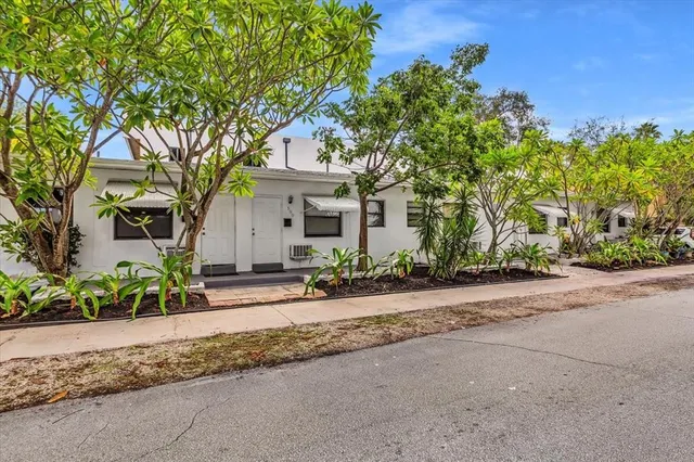$1,249,900 | 560 Northeast 15th Avenue, Fort Lauderdale, FL 33301