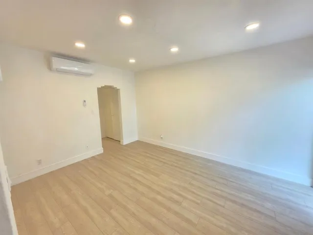 $1,249,900 | 560 Northeast 15th Avenue, Fort Lauderdale, FL 33301