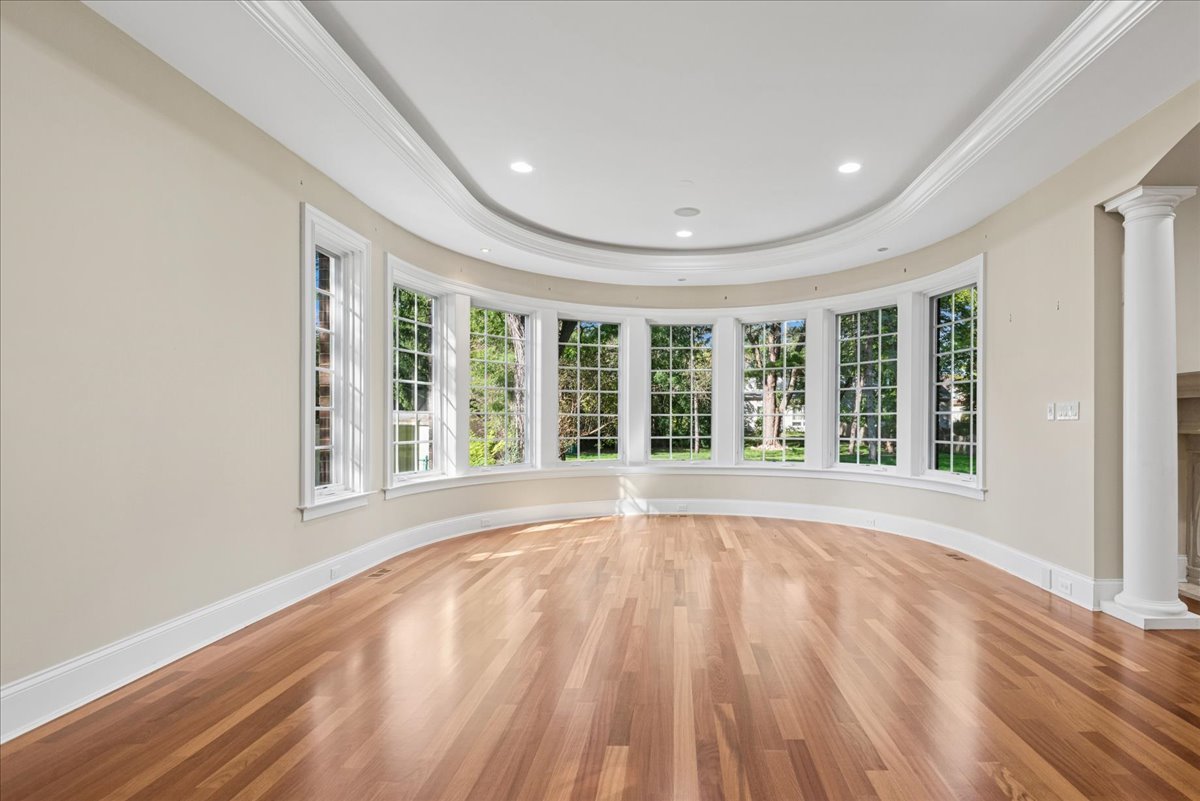 580 Greenwood Road Northbrook, IL 60062 - Photo 12 of 57