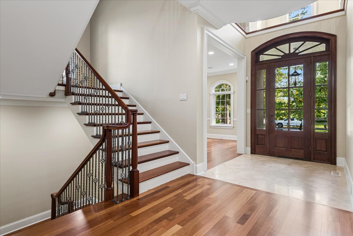 580 Greenwood Road Northbrook, IL 60062 - Photo 3 of 57