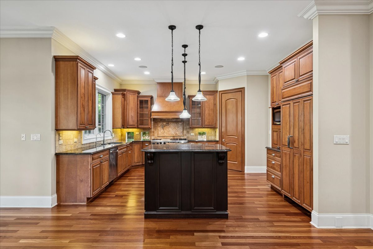 580 Greenwood Road Northbrook, IL 60062 - Photo 6 of 57