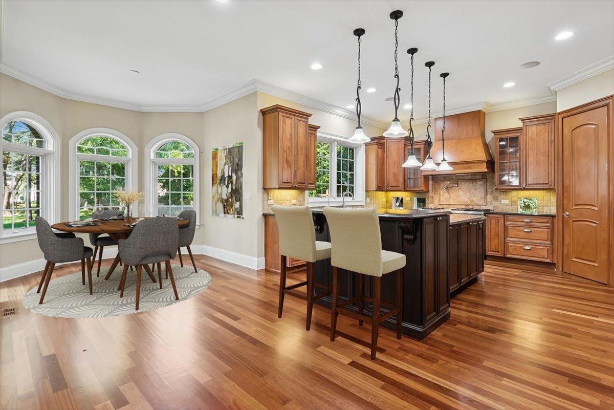 580 Greenwood Road Northbrook, IL 60062 - Photo 7 of 57