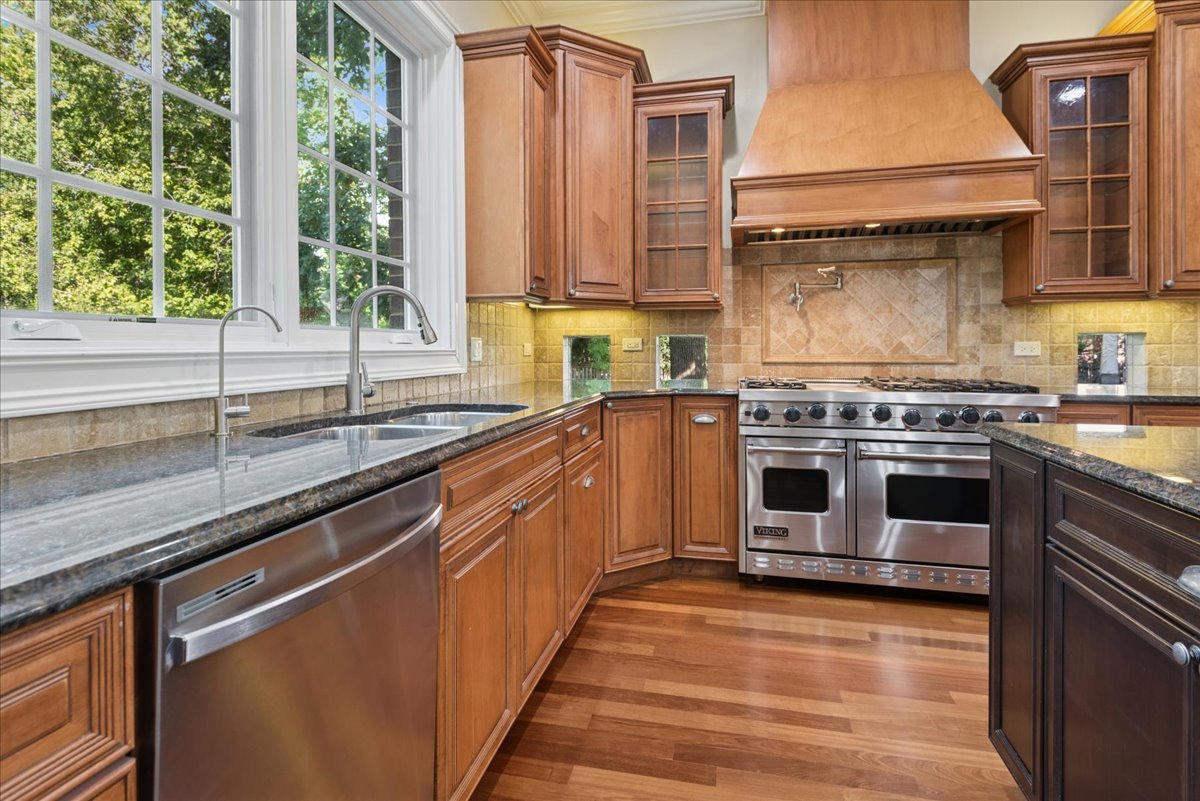 580 Greenwood Road Northbrook, IL 60062 - Photo 9 of 57