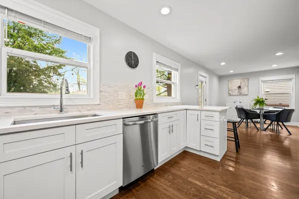 $675,000 | 1015 Hazel Avenue, Deerfield, IL 60015