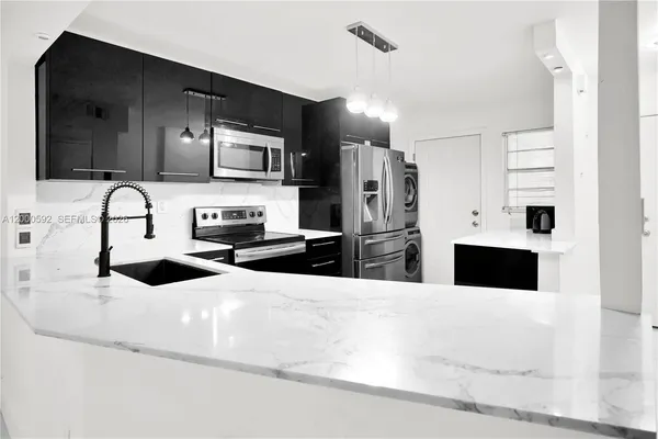 $2,490 | 1750 Northeast 191st Street, Unit 7102, Miami, FL 33179