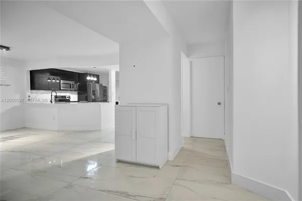 $2,490 | 1750 Northeast 191st Street, Unit 7102, Miami, FL 33179